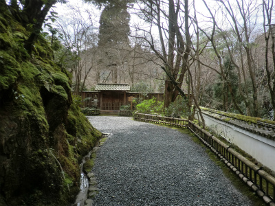 高山寺の境内の中