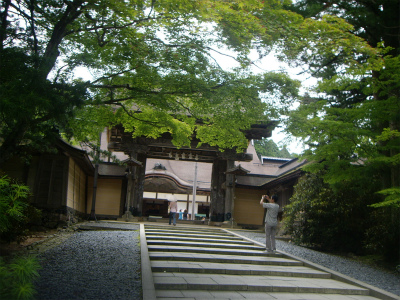 高野山金剛峰寺の門